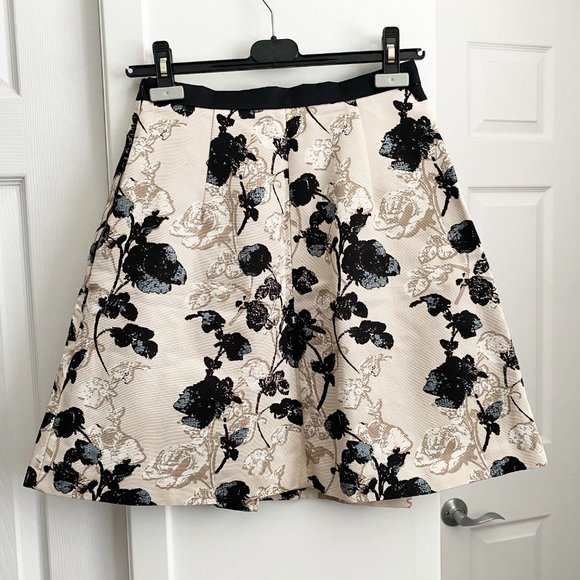 Weekend Max Mara Floral Skirt, size Small - Picture 7 of 7